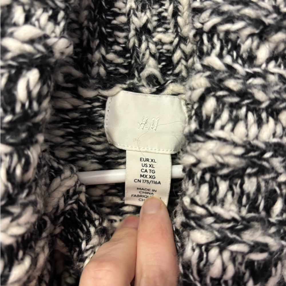 H&M Monochrome Knit Sweater - Picture 2 of 2